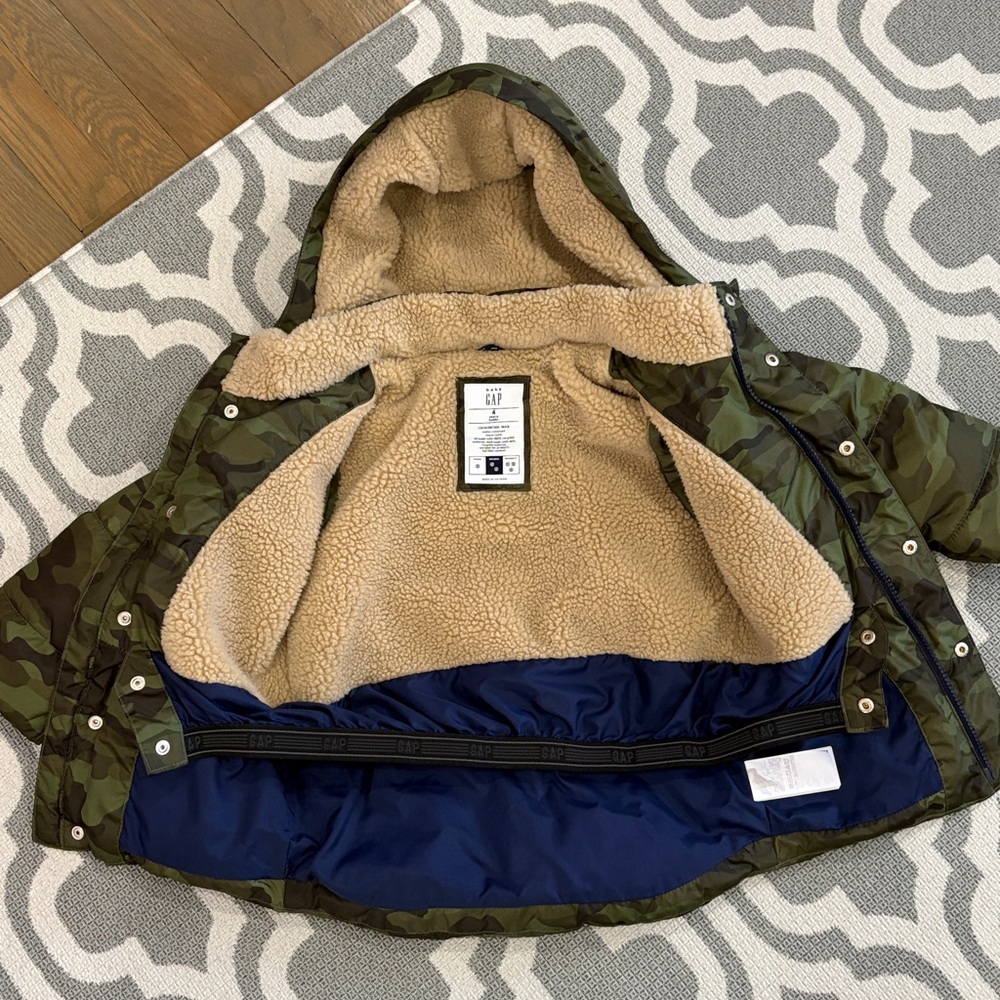 GAP Kids 4 olive green camo Sherpa lined hooded cold control max coat euc - Picture 3 of 5